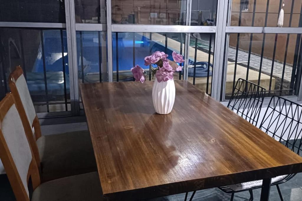 Casa Olivia- Alojamiento Con Piscina - Aeropuerto 埃塞萨 外观 照片